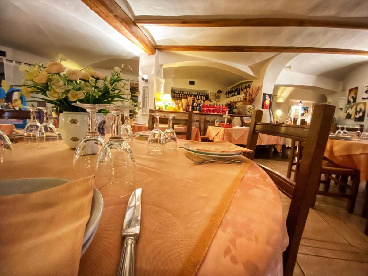 Locanda Tipica Sa Corte Oliena Exterior photo