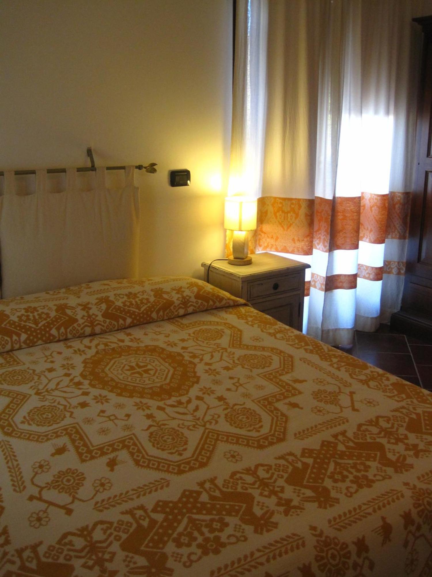 Locanda Tipica Sa Corte Oliena Exterior photo