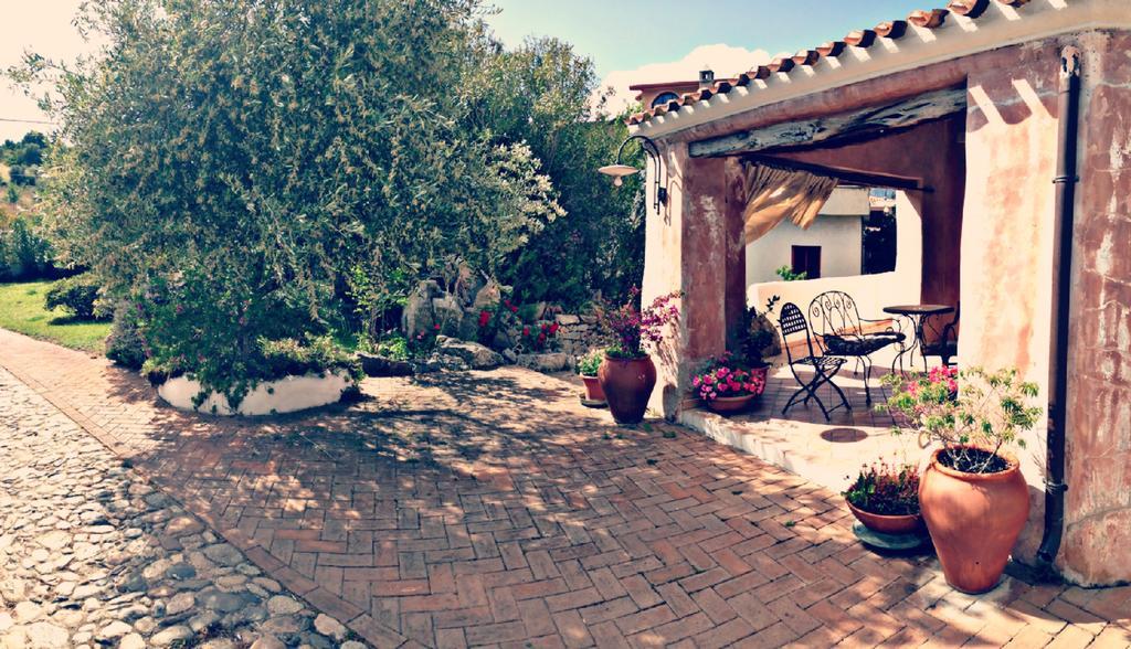 Locanda Tipica Sa Corte Oliena Exterior photo