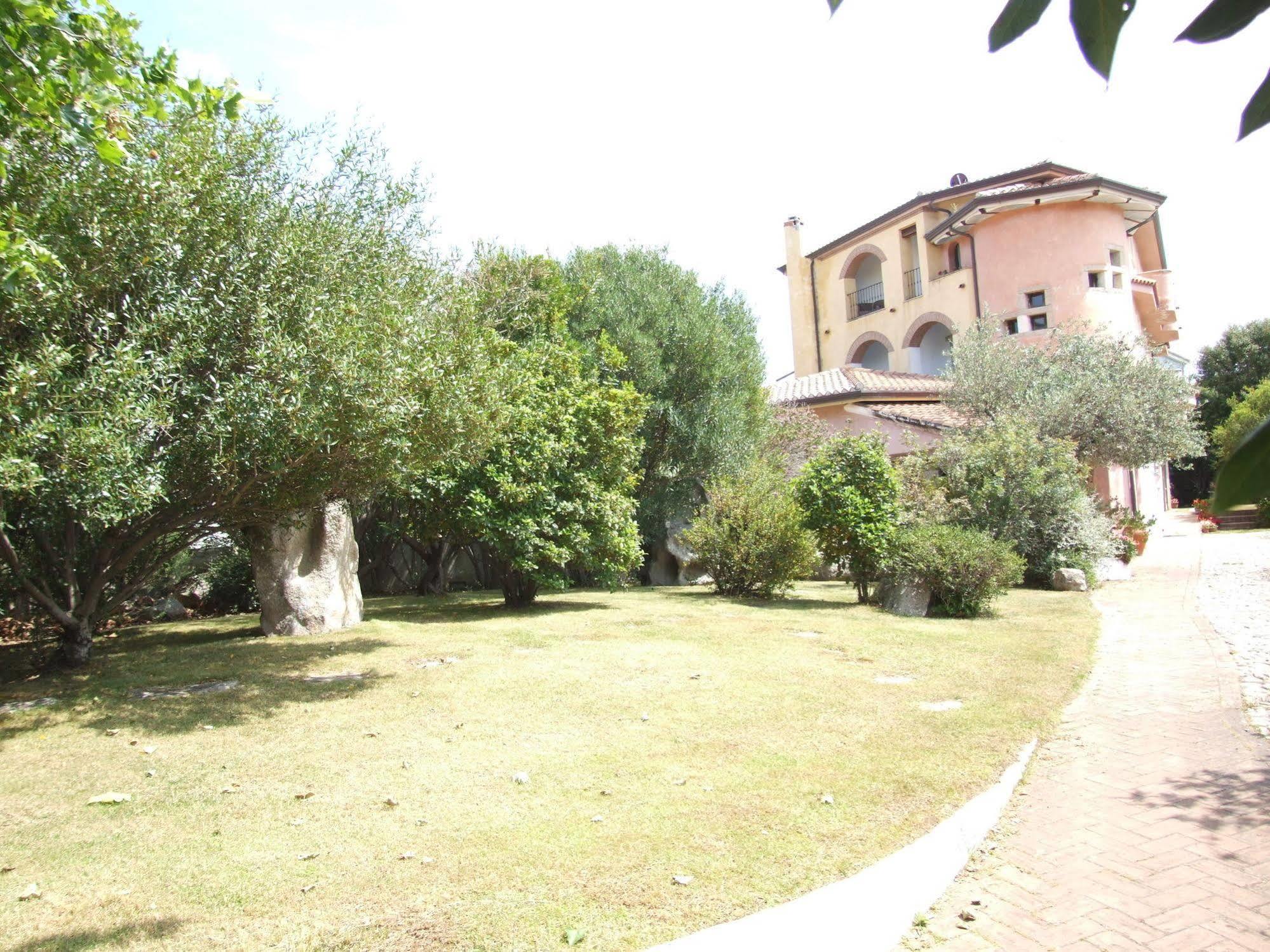 Locanda Tipica Sa Corte Oliena Exterior photo