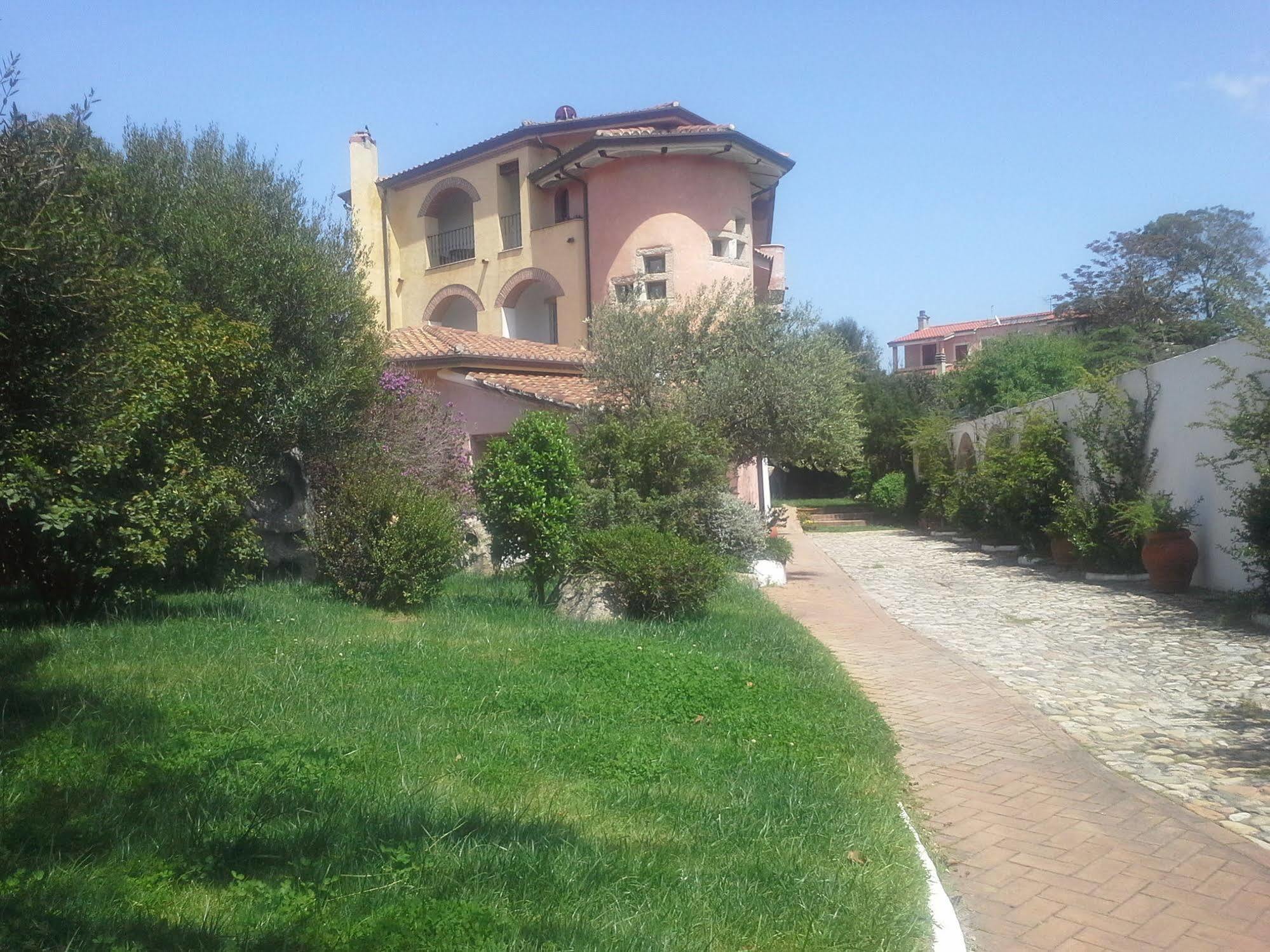 Locanda Tipica Sa Corte Oliena Exterior photo
